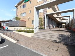 晴れた日のエントランス風景