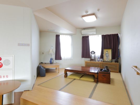 明るい和室の居室