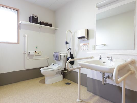 バリアフリー設計のトイレ