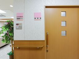 廊下と扉の様子