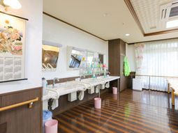 清潔な洗面台と広々空間