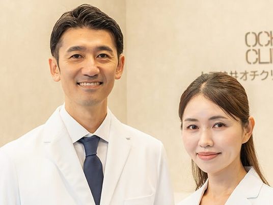 スタッフ2人の受付  