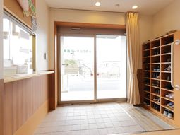 エントランスの明るい空間