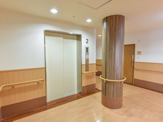 廊下にあるエレベーター