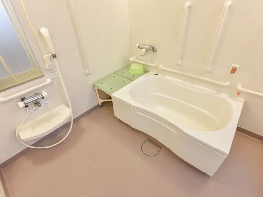 手すり付き浴室