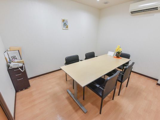 会議用テーブルの部屋