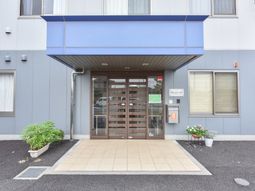 清潔感あるエントランス外観