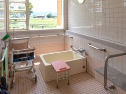バリアフリーの浴室設備