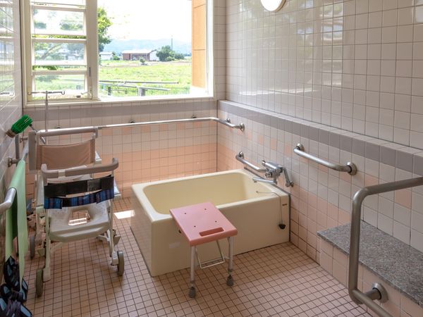バリアフリーの浴室設備