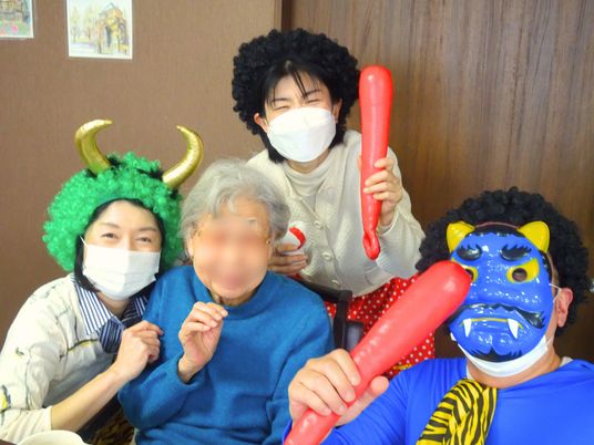 仮装を楽しむスタッフ