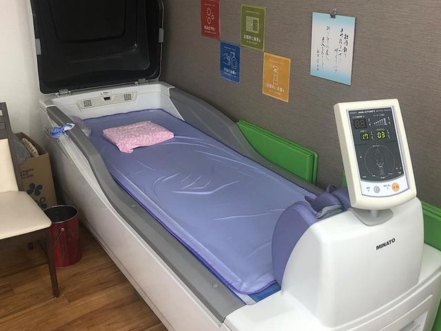 快適な入浴が楽しめる 浴室 安心して利用できるリフト付きの浴槽です。利用者様の負担を軽減する設計になっています。
