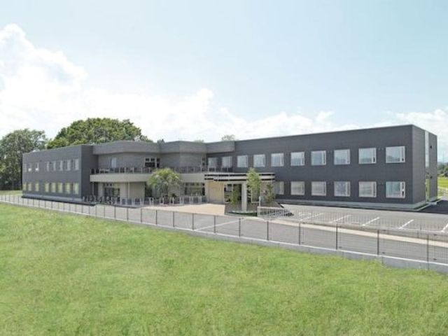 多階建てのモダンな建物 外観 広々とした敷地に建つ、清潔感のあるモダンな建物です。職場としての環境も整っており、快適な勤務が期待できます。