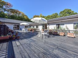 テラスと緑豊かな空間