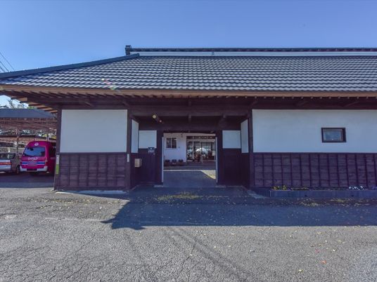 和風建築のエントランス