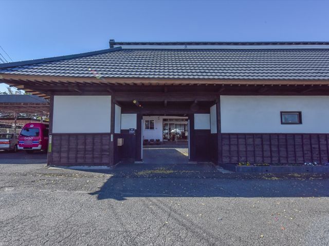 和風建築のエントランス 外観 落ち着いた和風のエントランスが迎える平穏な日常。仕事中も和やかな気持ちで過ごせる環境です。