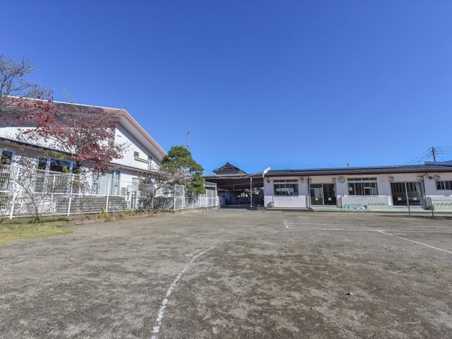 施設の広々とした外観 外観 広々とした敷地に建つ施設は、開放感のあふれる設計になっており、清々しい気持ちで一日をスタートできます。