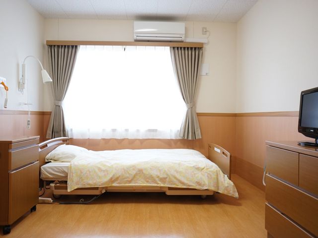 落ち着いた居室 居室 やわらかな自然光が差し込む居室です。看護スタッフが訪問しやすい設計になっています。