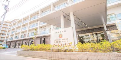 開放感ある建物前