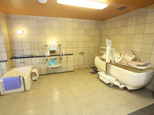 バリアフリー設計の浴室