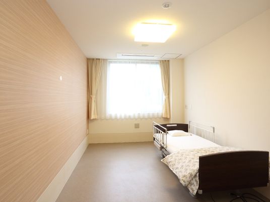 清潔なシンプル居室