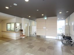 明るいロビー空間