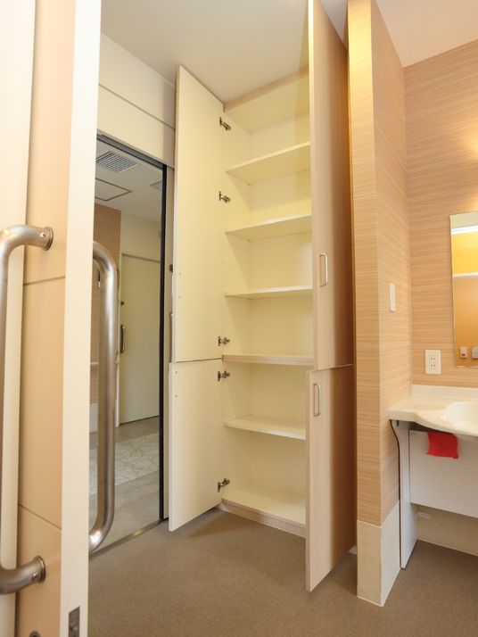 居室の収納と洗面台