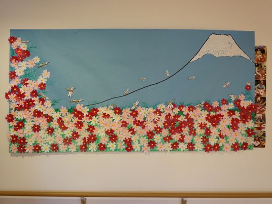 富士山と花の壁画