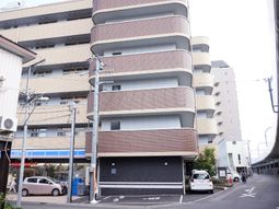 多階層の建物外観