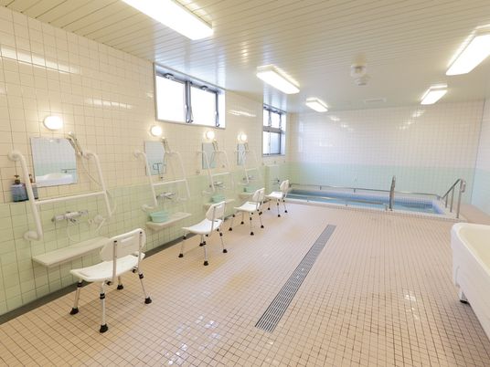 明るい綺麗な浴室