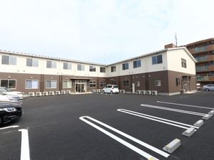 広々とした明るい外観