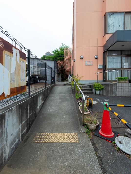 スロープのエントランス