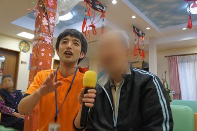 交流の様子の室内