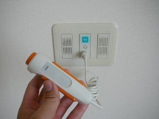 呼び出し装置と手元のリモコン