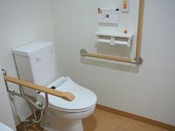 手すり付きトイレ