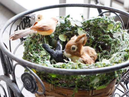 鳥とリスの装飾品