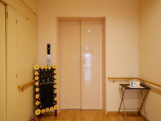 エレベーター前の廊下