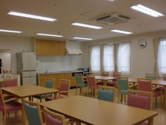 明るい食堂の風景