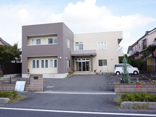 清潔感のある建物エントランス