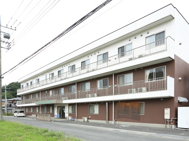 広々とした施設の外観 外観 落ち着いた色合いの外観が特徴の建物です。清潔感があり、安心して働ける環境を提供しています。