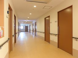 清潔な施設の廊下