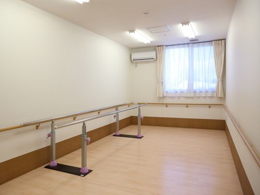 機能訓練室の広々空間