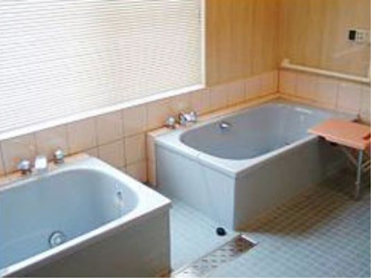 ゆったり二つの浴槽