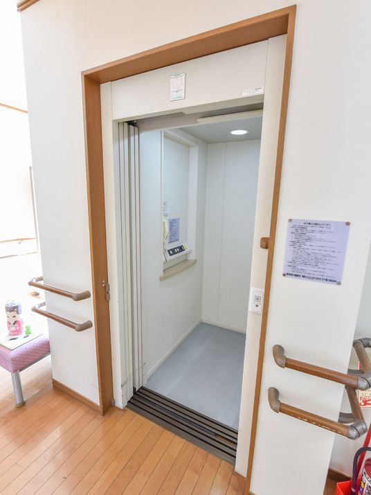 バリアフリーなエレベーター入口