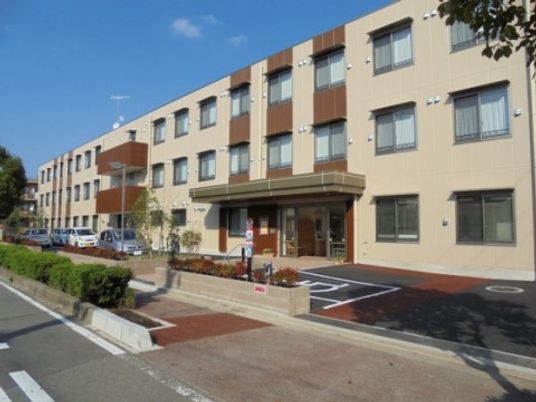 建物外観と玄関エリア