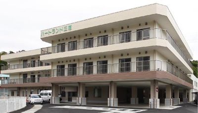 3階建ての建物外観