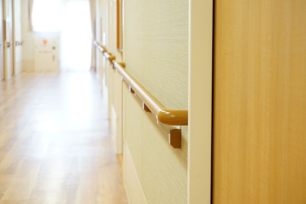 明るく清潔な廊下