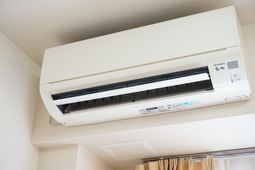 壁掛け型のクリーンなエアコン