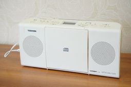 白いCDラジオカセットプレーヤー