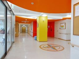 カラフルな廊下