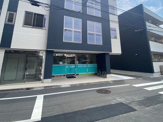 外観の建物前  